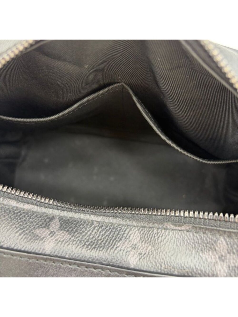 Louis Vuitton Soft Trunk Monogram Eclipse - Picture 10 of 16